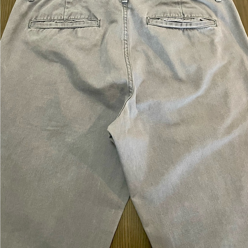 Men’s 34 x 30 Relaxed “wintry waters” GAP Light Gray Khaki Pants - Picture 4 of 5